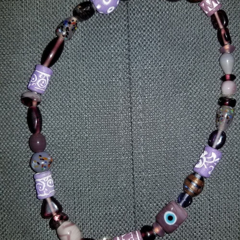 Purple beaded short stretch necklace